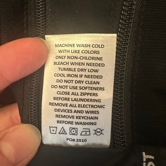 ScotteVest Men's Black Epic Travel Jacket Size XL 24 Pockets Zip Off Sleeves - Picture 12 of 15